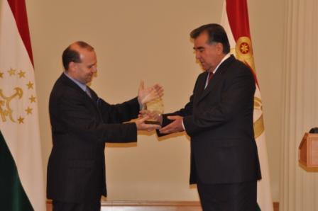 President of Tajikistan-Emomali Rahmon receives LEADER OF XXI CENTURY AWARD 